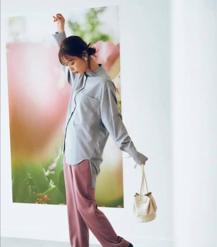方案|年纪大的女人少穿“深色”，试试这四种配色方案，时尚减龄又有范