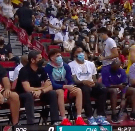 三分球|冲上热搜！二球16分钟三分球8中5球爹挥拳叫好，三兄弟NBA聚首吗