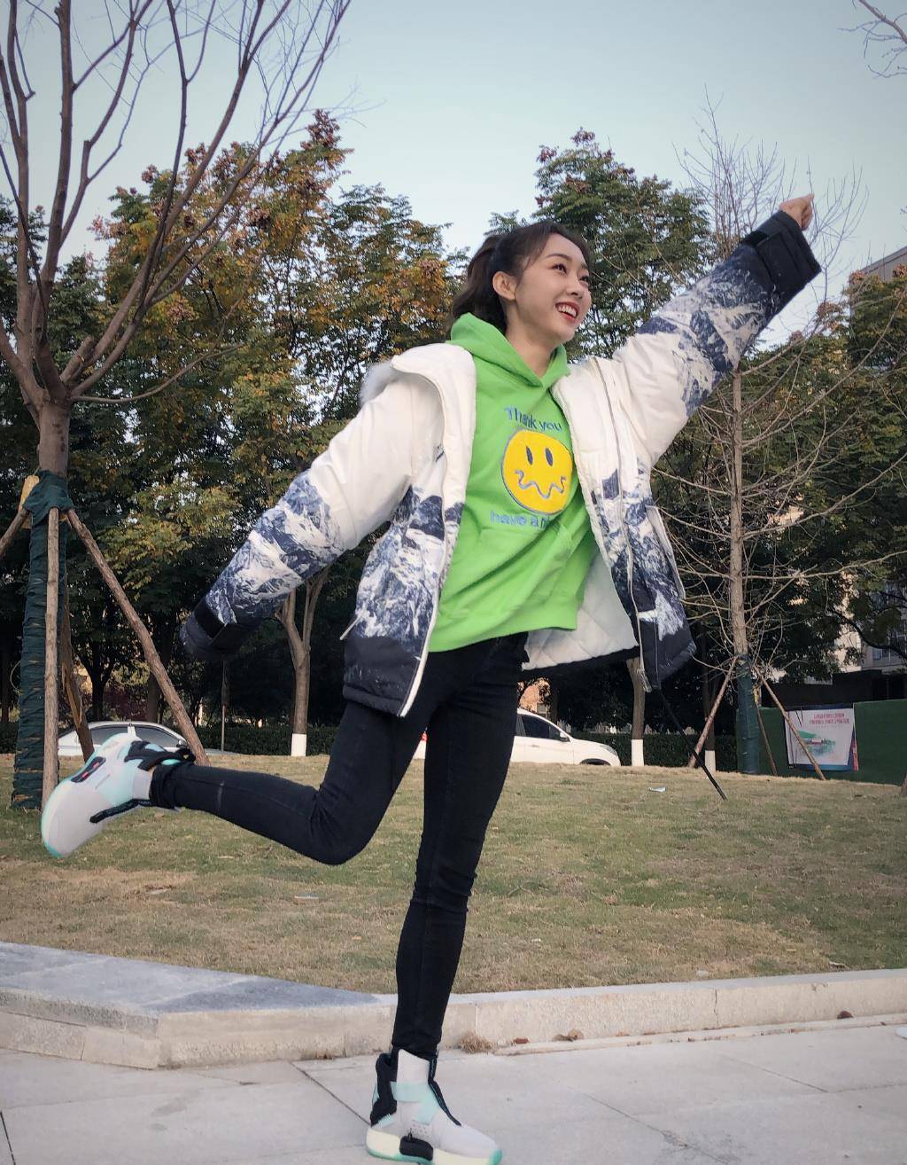 宣璐|28岁宣璐穿小黑裤显腿长！“师姐”不仅模样俊俏，关键太会穿