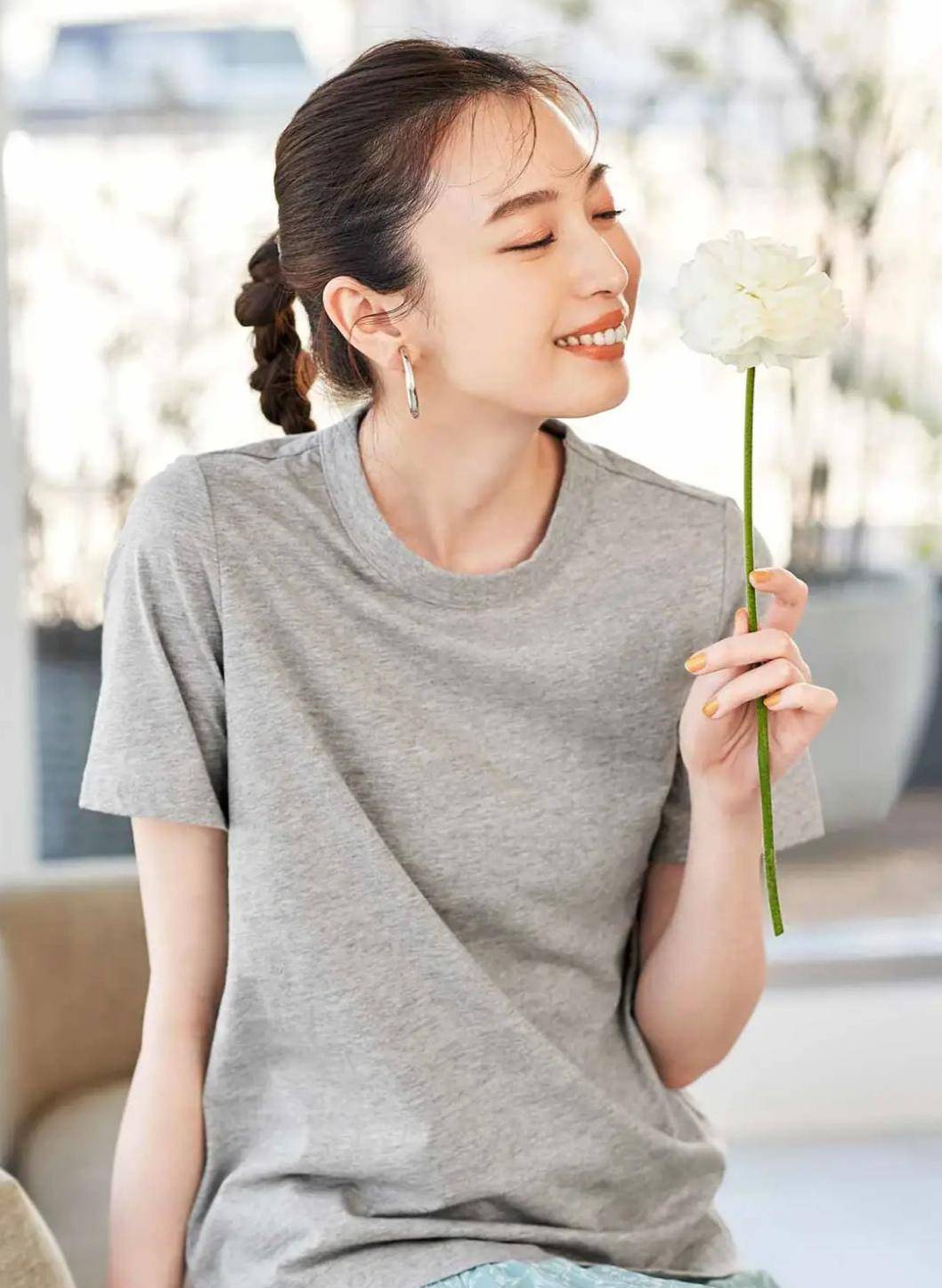 构造|夏日穿衣不发愁，试试超火的“低饱和度穿衣法”，高级又显档次