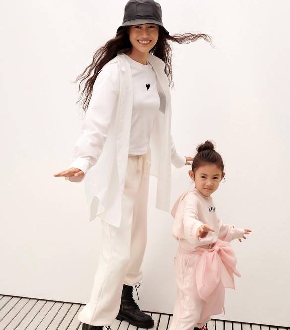秦舒培|陈冠希女儿绘画作品被融入到服装里,销售所得将捐赠,正能量满满