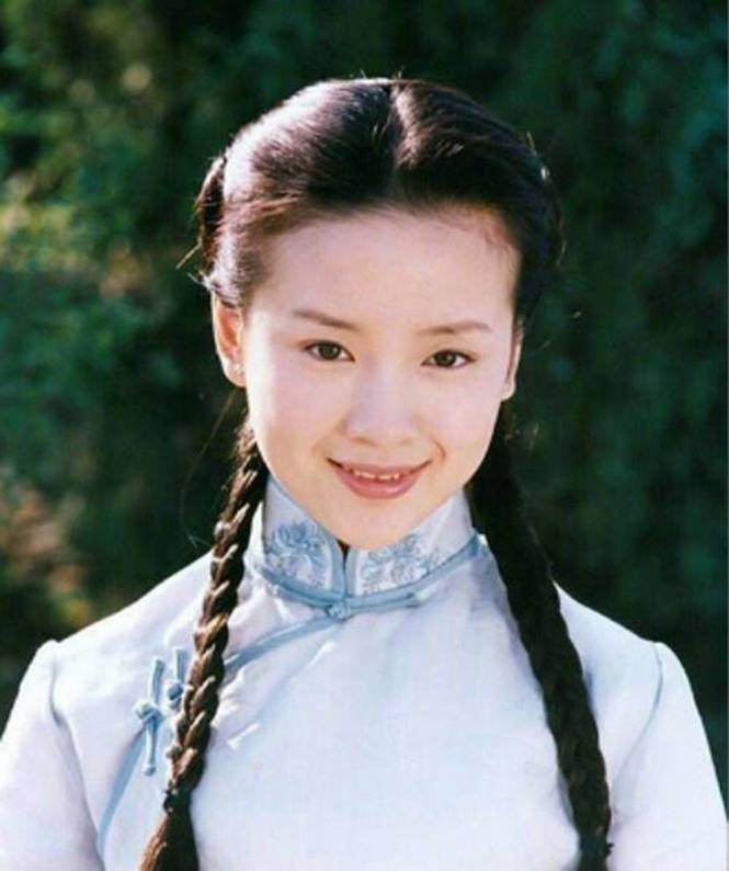符合中国|女星穿旗袍，刘亦菲温婉复古，李沁美若惊鸿，她穿旗袍美哭了网友！