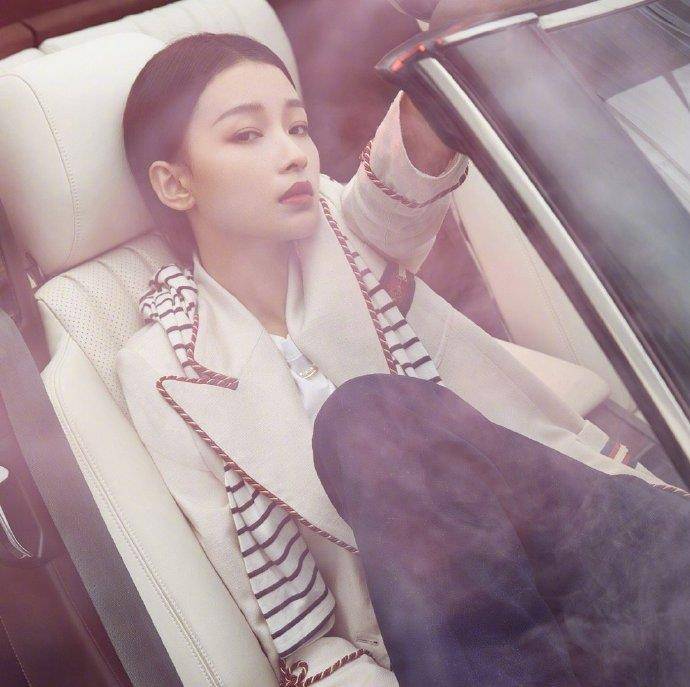 黑长直|孙怡好厉害一女的，黑长直发型搭5个造型，全新演绎26岁辣妈魅力