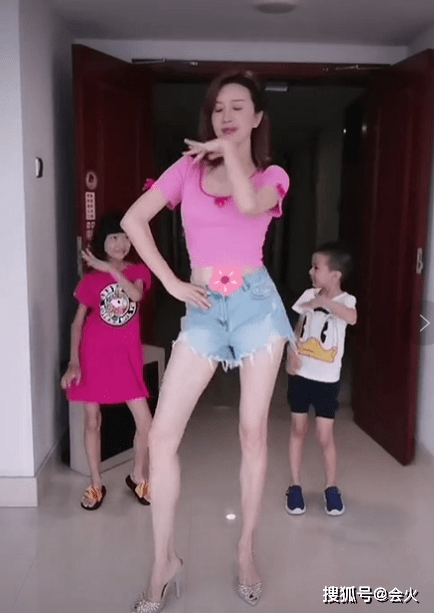 女儿|豪门阔太太金巧巧晒舞蹈视频！8岁女儿瘦成杆，网友直呼：太吓人