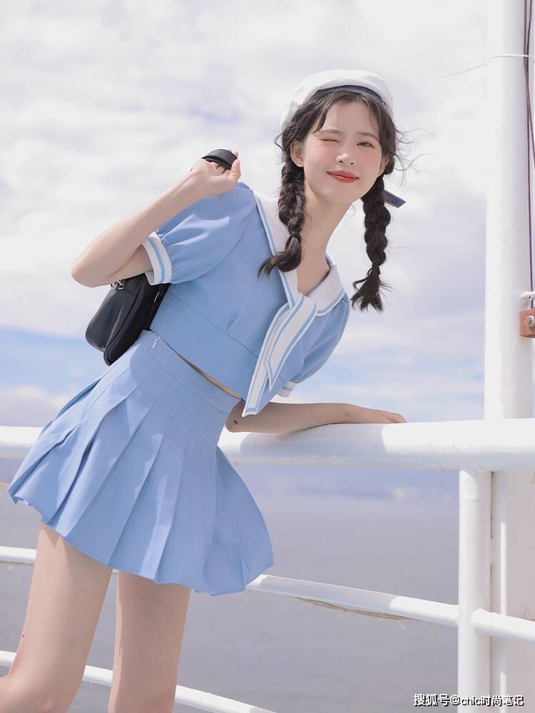 美貌|去海边或者水上乐园，怎样不费心机体现“ 清水出芙蓉 ”的感觉