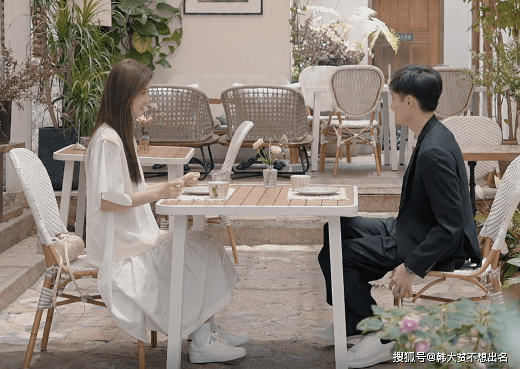 黑色|《心动的信号4》女四号小孔2000多一件衣服穿3次？也太节俭了吧