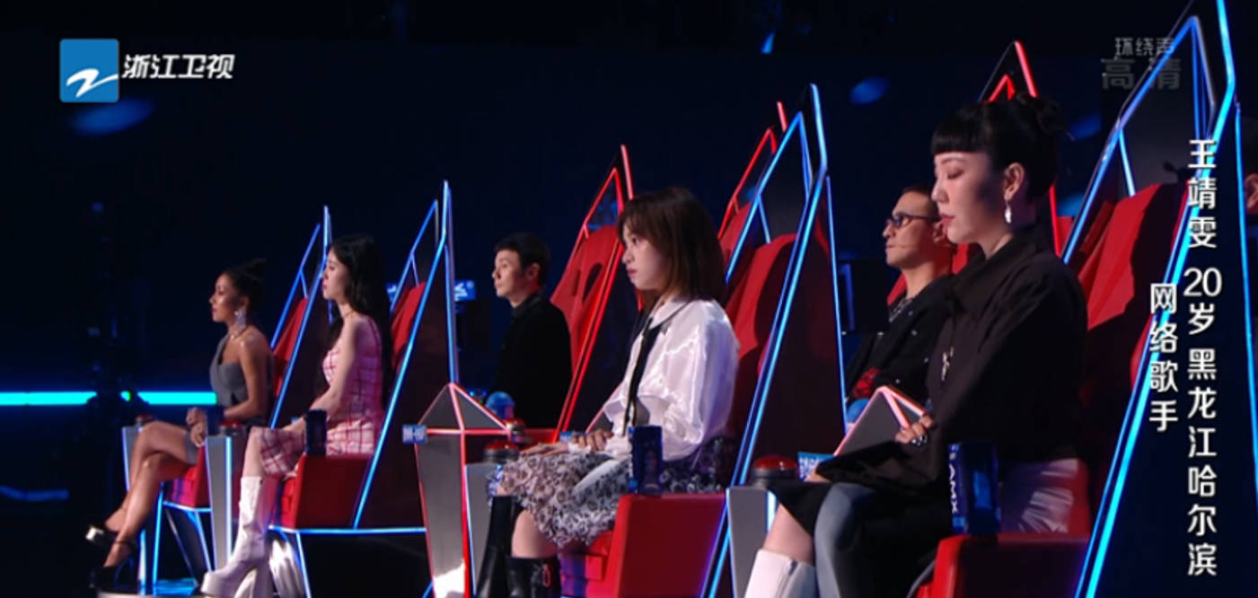 亮点|《好声音》首播夺冠：导师太多被质疑，粤语歌手伍珂玥成最大亮点？