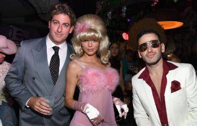 Jenner|最后一股清流也变卡戴珊风,肯豆穿着粉色睡裙参加派对,一言难尽