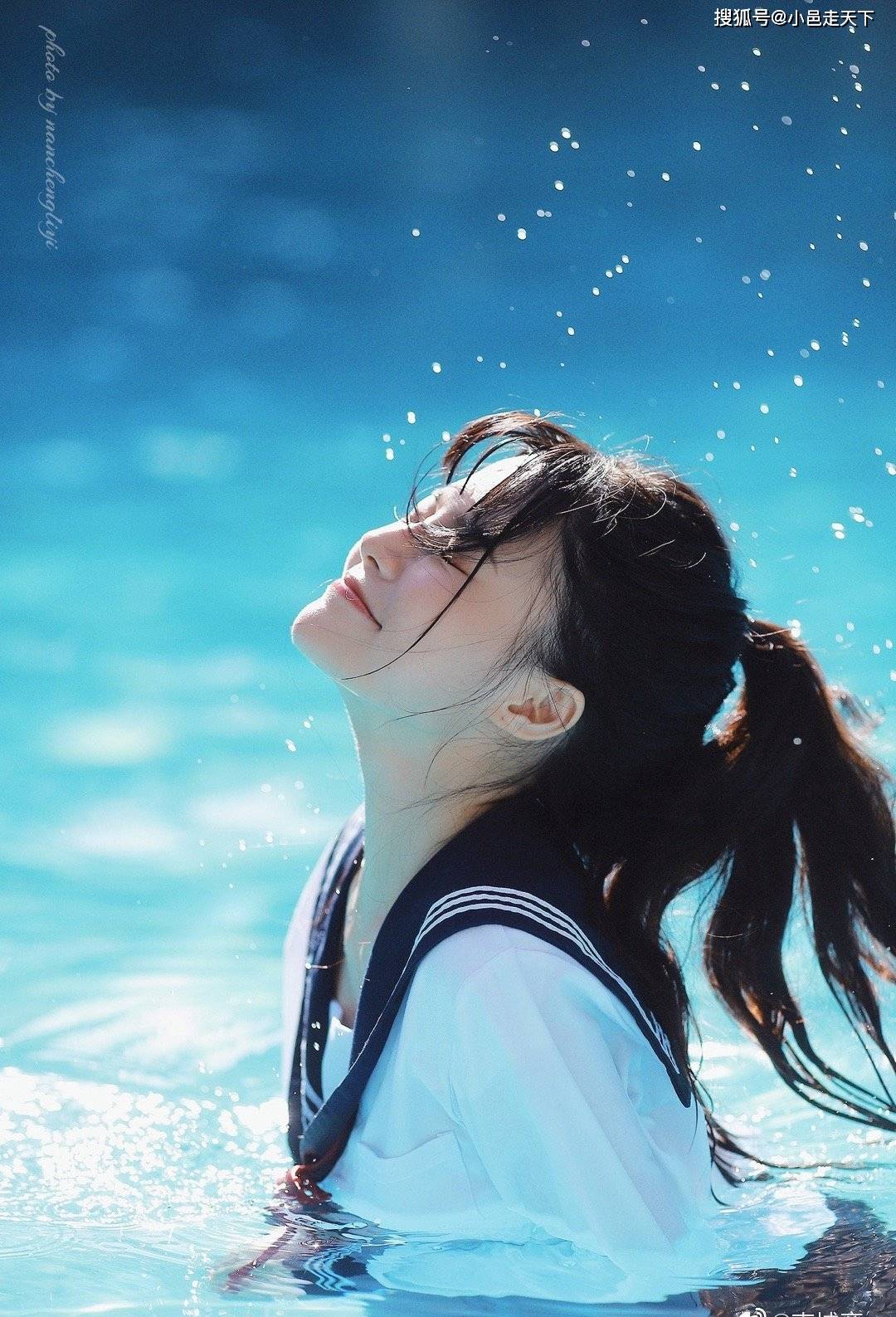 校花学生制服水中优雅写真