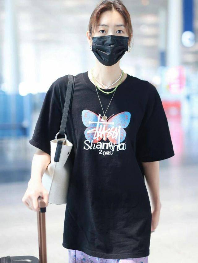 土潮|刘雯这时尚感没谁了，“睡裤外穿”不仅不俗，搭T恤还个性时尚