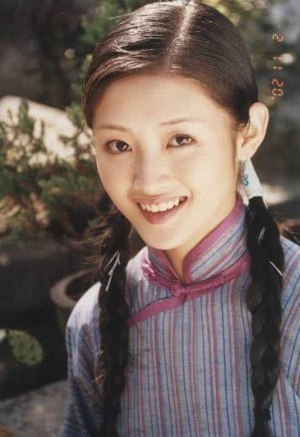 而他的妻子陈婷一时间也成为了大众口中的谈资,据悉,陈婷是演员出身