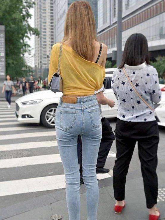 本人|时尚穿搭紧身牛仔裤，穿得春意盎然