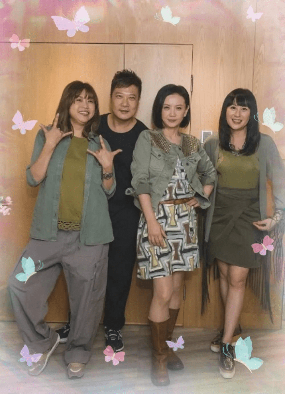 曾华倩|曾华倩晒聚会照，56岁留波波头腹部却凹陷，真实老态根本藏不住！