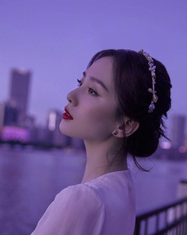 身材|这才是仙女吧!33岁刘诗诗一袭白色纱裙优雅梦幻,生图美到冒泡