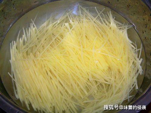 土豆丝鸡蛋怎么炒着好吃 a91718affc834f398f4b6c01b4c3c003.jpeg