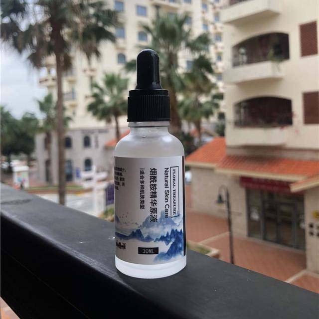 植物|超好用的美白精华液测评分享：提高肌肤的吸收力，让肌肤更白皙