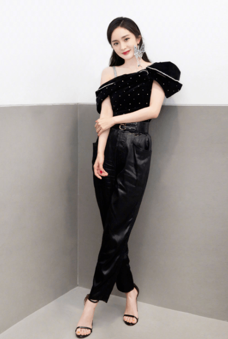 黑色|有种“相同品味”叫杨幂王鸥,穿同款红裙现身,终于懂了刘恺威