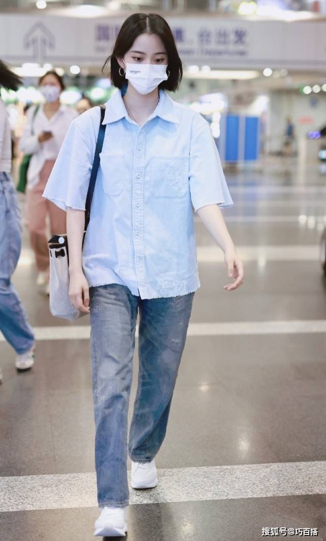 整体|欧阳娜娜剪短发后穿衣风格也变了!由仙美变成了纯欲,清雅又治愈