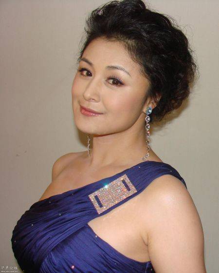 67"大脚婶儿"因车祸离世,享年50岁终生未育,众明星发文悼念_于月仙