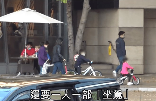 霍中怡|霍启刚带仨娃户外运动,郭晶晶教小女儿骑车,大女儿穿卫衣接地气