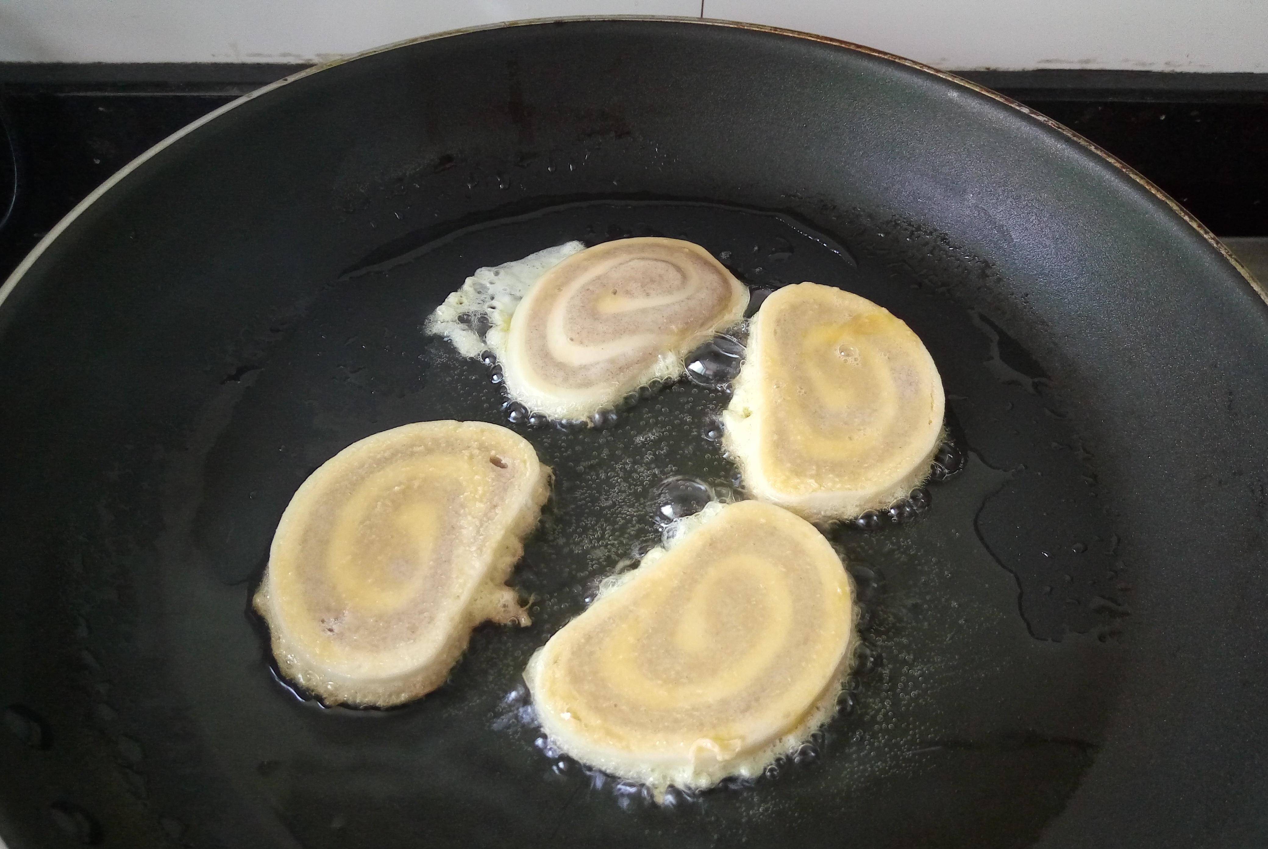 教你3种新吃法 冷馒头变为抢手货 香喷喷 既是主食又是菜 不粘锅