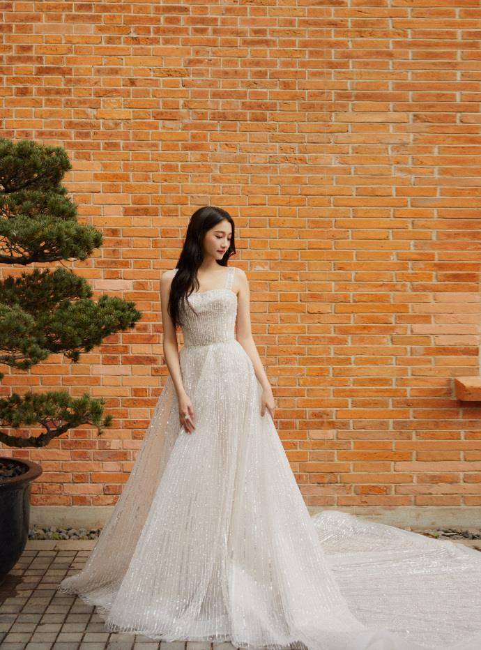 一袭白色仙女裙灵动梦幻,年轻就是好 晚礼服|身材|梦幻|气质|关晓彤