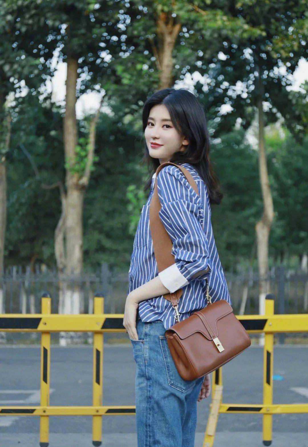 景甜|陶虹景甜的深V造型,真的又美又大胆