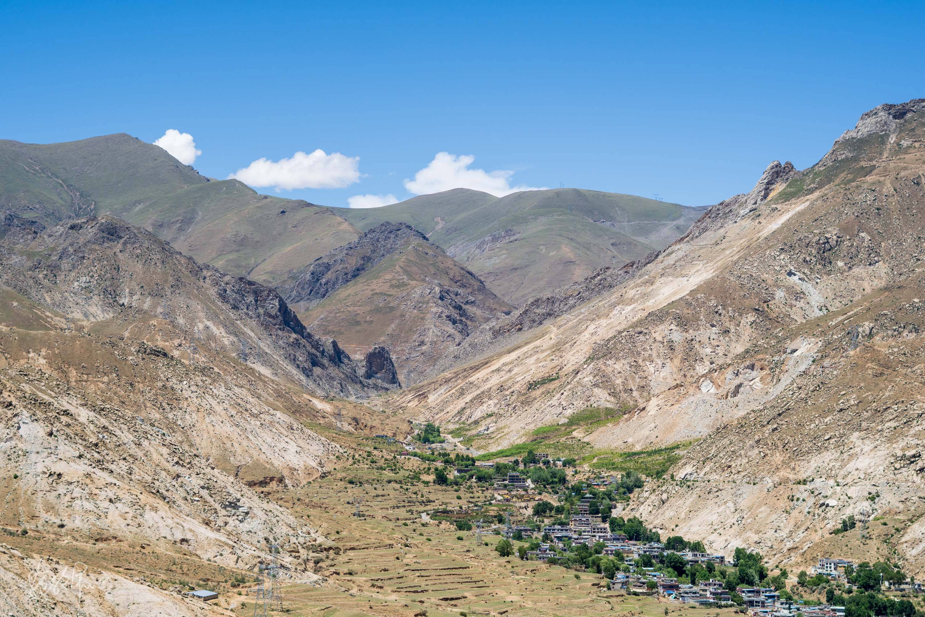 拉萨|色拉乌孜山，夺底沟里意外的寺庙之行