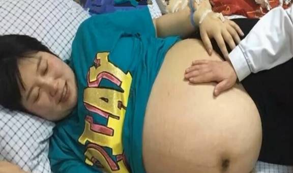 因为|孕妇平躺时,会不会因为重力压迫到腹中的宝宝?不妨听听科学分析