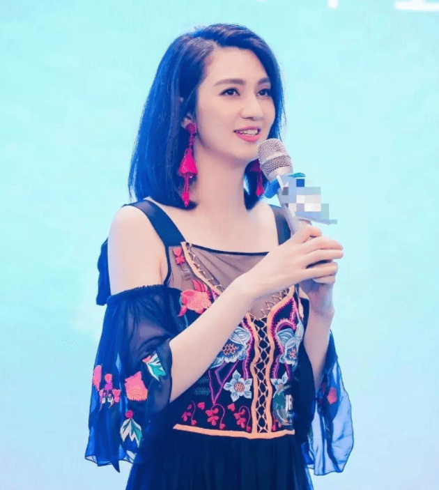 美人|一代美人洪欣，50岁容颜未改，依旧优雅动人