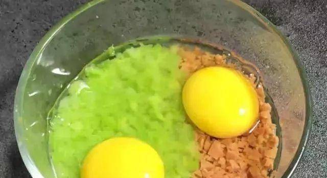 小勺|外面5块一张的早餐饼，在家2块钱做一锅，不和面不加水！值得学