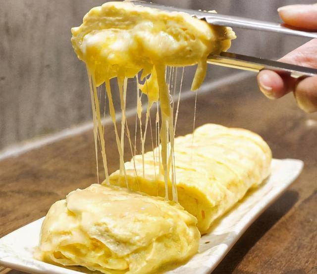 原创半杯牛奶3个鸡蛋就能做醇香浓郁的爆浆厚蛋烧一口下去超满足