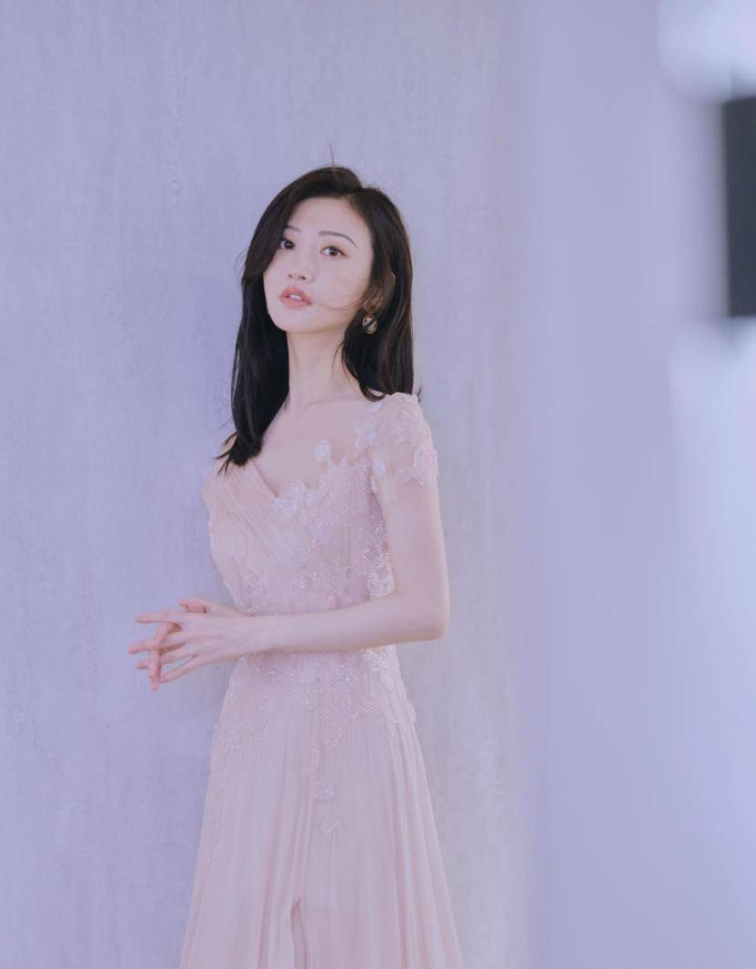 设计|难怪都说有气质的女人衣品不会太差!景甜这样穿搭,想难看都难