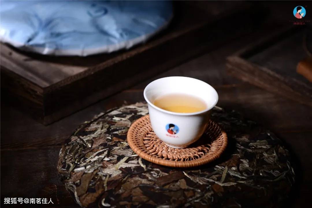 化合物|“三年药、七年宝”是假的？被质疑的云南白茶，药香究竟怎么来的？