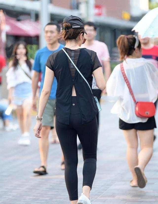 整体|高贵优雅的打底裤装扮更添清纯美感，显得腿长脚小，清爽甜美