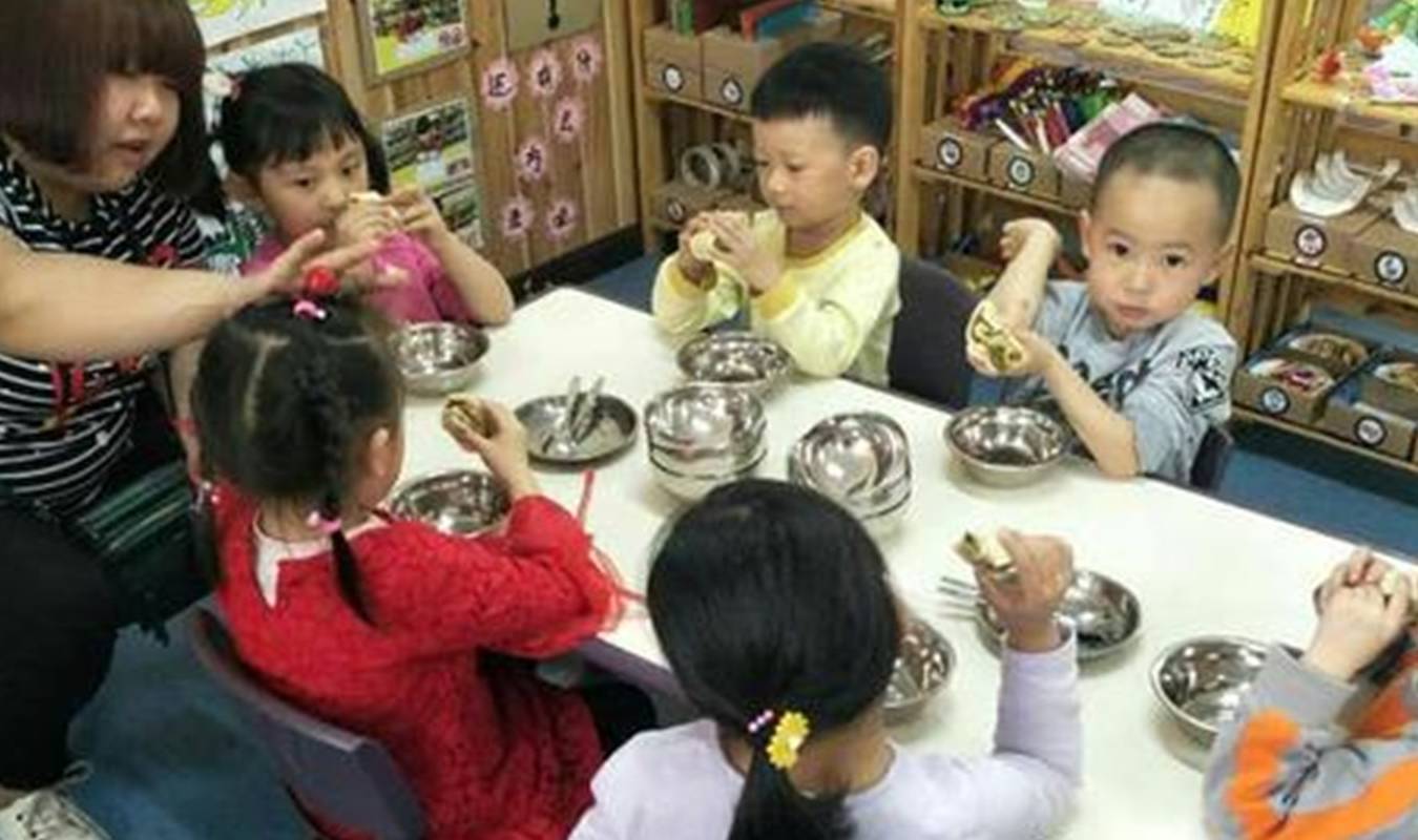 家长|孩子天天说幼儿园的饭好吃，宝妈不信让老师发照片，结果直接傻眼