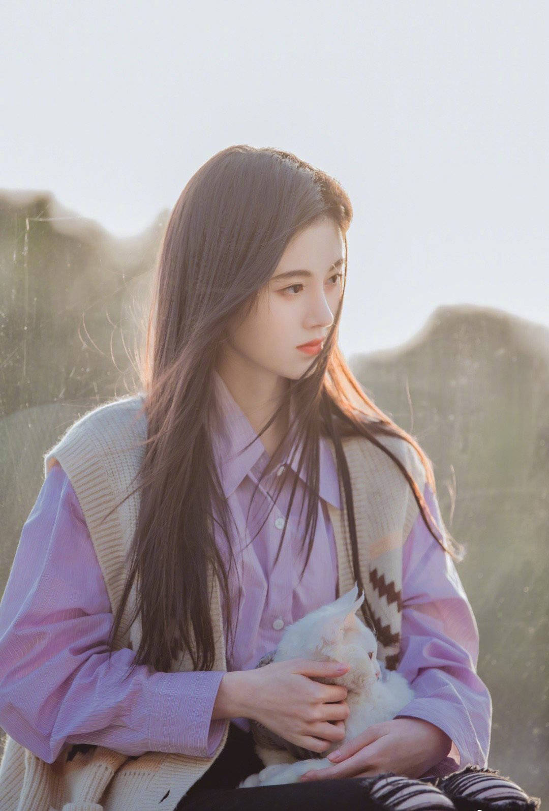 鞠婧祎|鞠婧祎太萌了，穿紫卫衣把帽子戴上像洋娃娃一样可爱