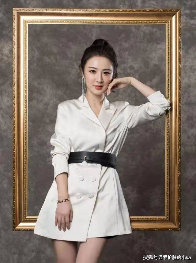西装|薇娅的时尚感一点不输女明星，穿衬衫配高腰裤，高级精致有国际范