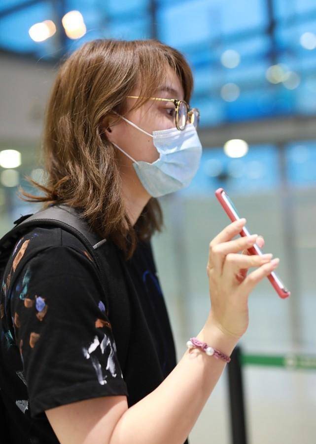 黑色|傅园慧真的是长大了，卷发造型看着太美了，少女感十足