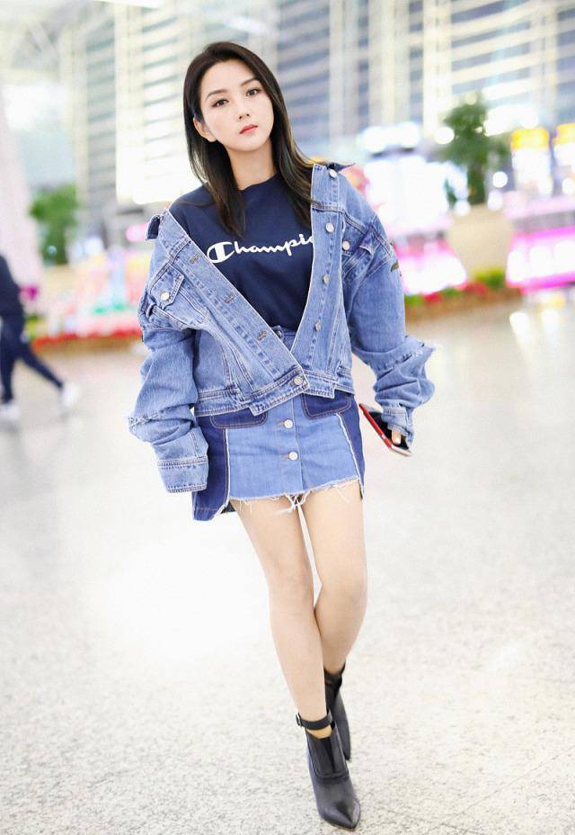 牛仔|骨架大女生真吃亏,马思纯用牛仔外套叠穿太显壮,好在造型挺时髦