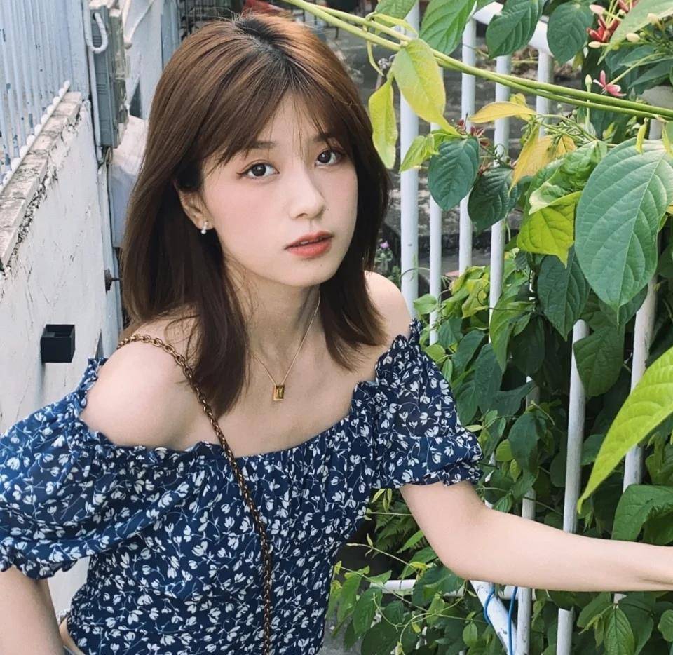 无感|茶艺风斩男穿搭，一字肩甜美，嘴上说着对JK无感，但总会多看两眼