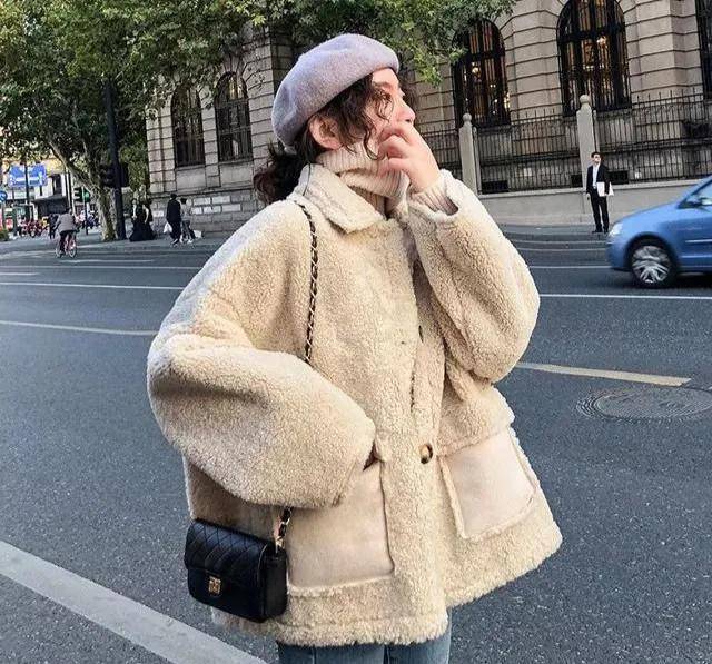身材|现流行羊羔毛外套，让你轻松穿出美嫩感