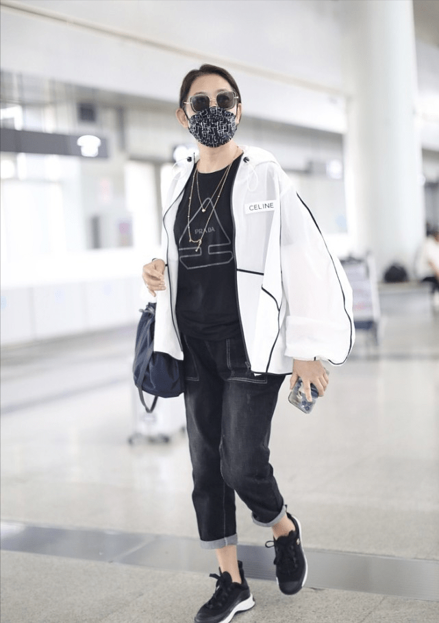 形象|倪萍变瘦像开挂，T恤配外套价格就过万，看似低调实则是隐藏阔太