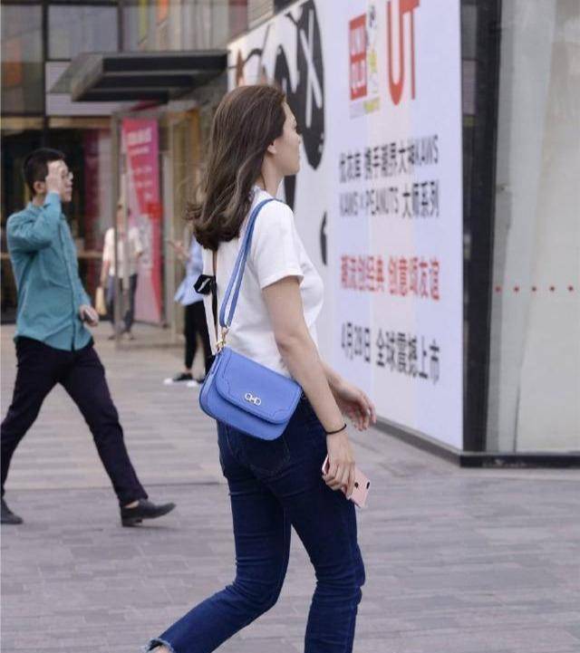 整体|高贵优雅的打底裤装扮更添清纯美感，显得腿长脚小，清爽甜美