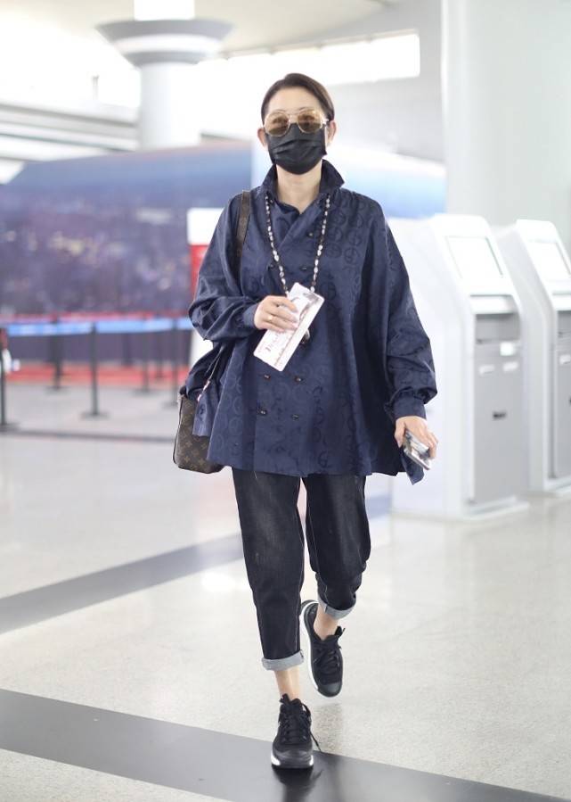 形象|倪萍变瘦像开挂，T恤配外套价格就过万，看似低调实则是隐藏阔太