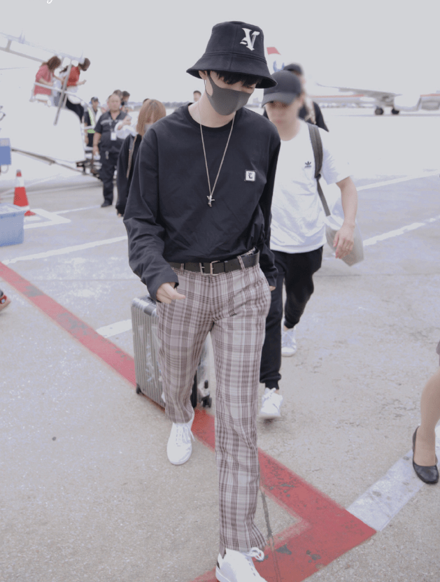 气息|王俊凯也有翻车的时候?为凹造型特地穿“裙子”,却暴露真实身高