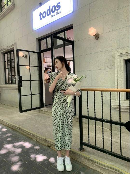 身材|在夏天连衣裙怎么能少的了？这些小裙子很是清新脱俗，百搭又时尚