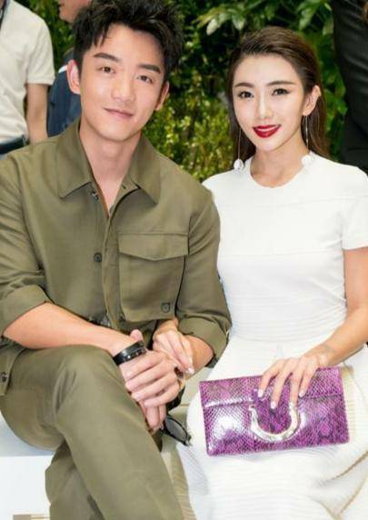 郑凯苗|郑凯苗苗现身频繁，穿衣时髦挺搭调，前任程晓玥不哭不闹活成女王