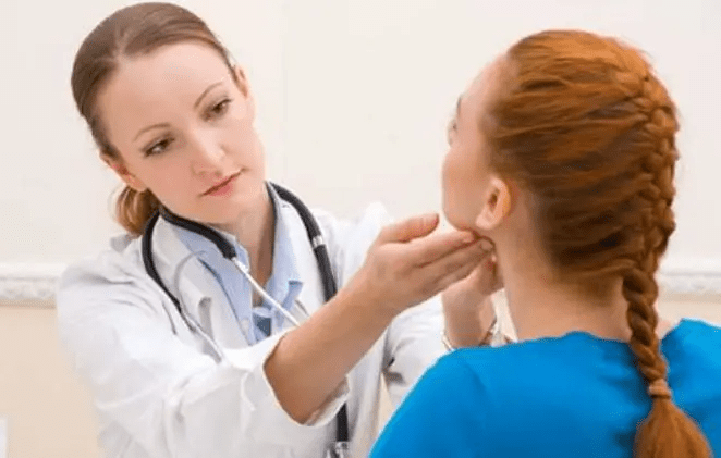 诊断|云南中西医结合医院甲状腺科：亚甲炎为什么经常被误诊为感冒？主要原因有其三