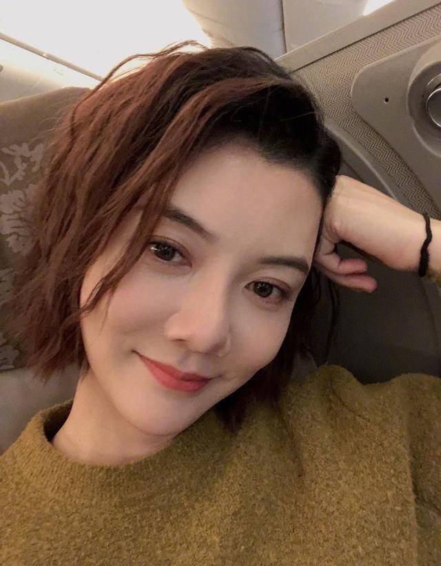 色调|车晓晒回家过年照,头发黏腻好像没洗头:慵懒美感就是这么来的!